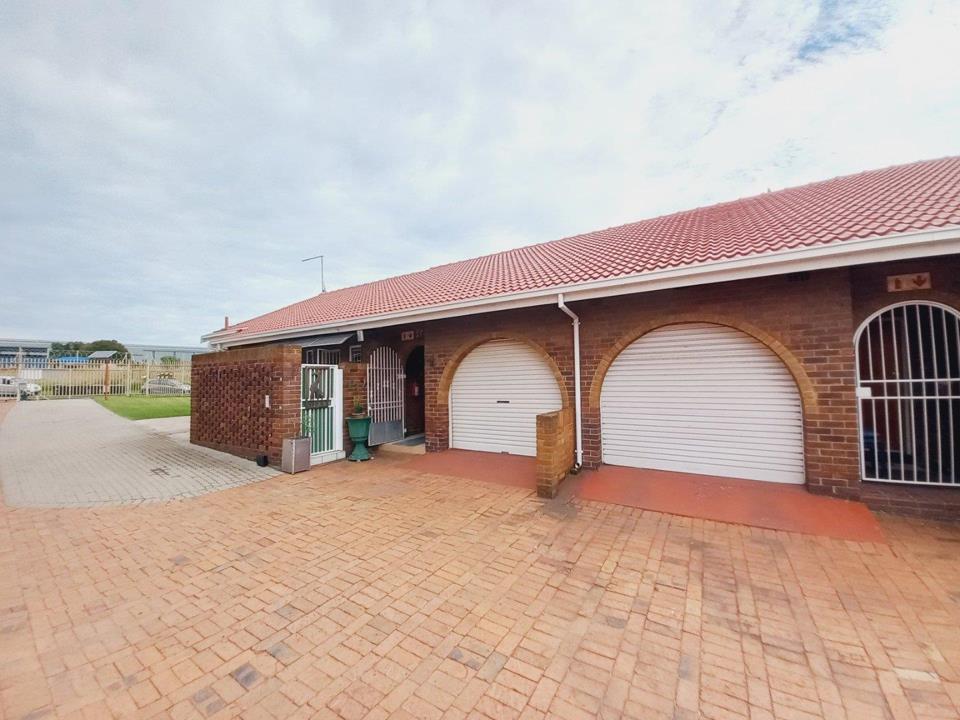 3 Bedroom Townhouse for Sale in Rustivia