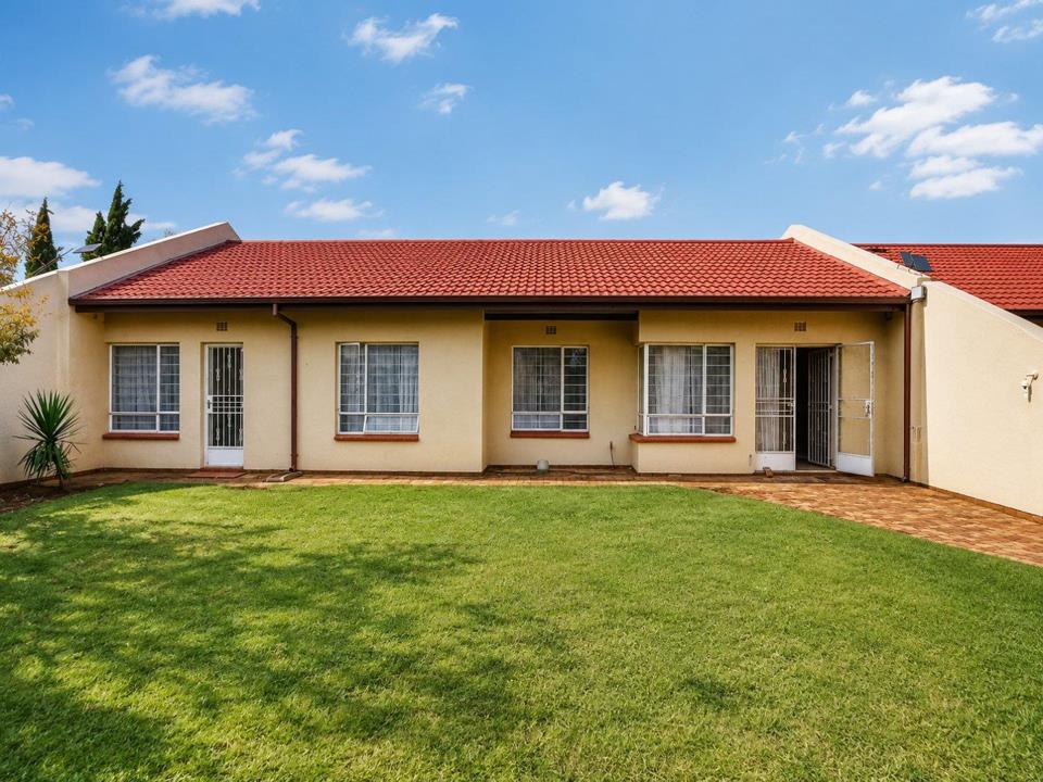3 Bedroom Townhouse for Sale in Simmerfield