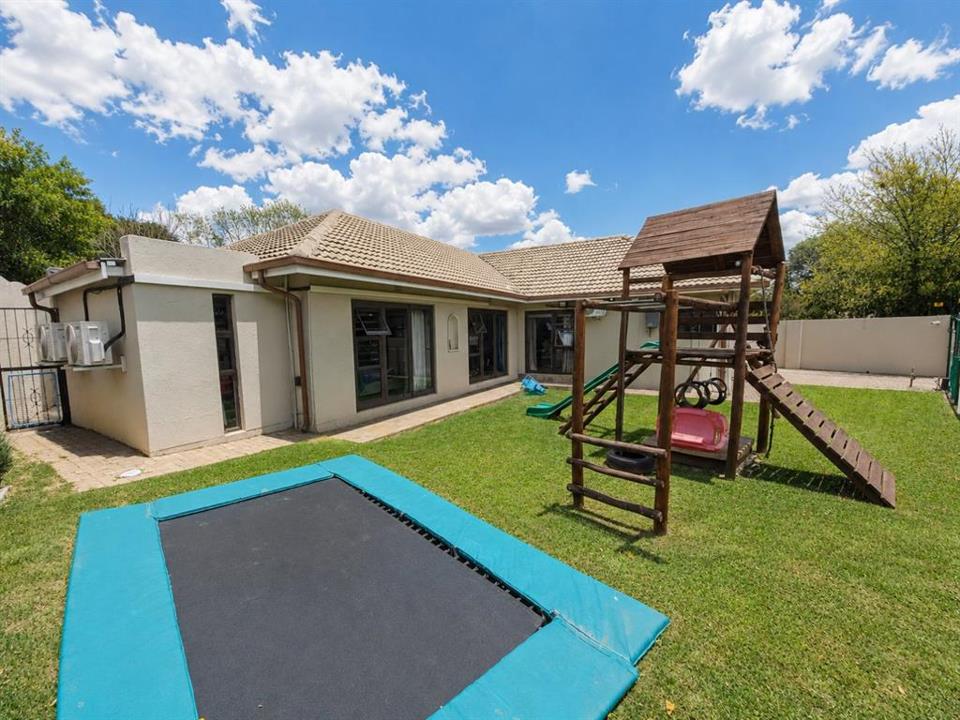 4 Bedroom House for Sale in Buurendal