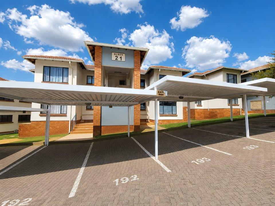 3 Bedroom Apartment / Flat for Sale in Greenstone Hill